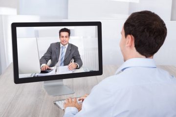 Hindari 7 Kesalahan Bahasa Tubuh Saat Interview Online